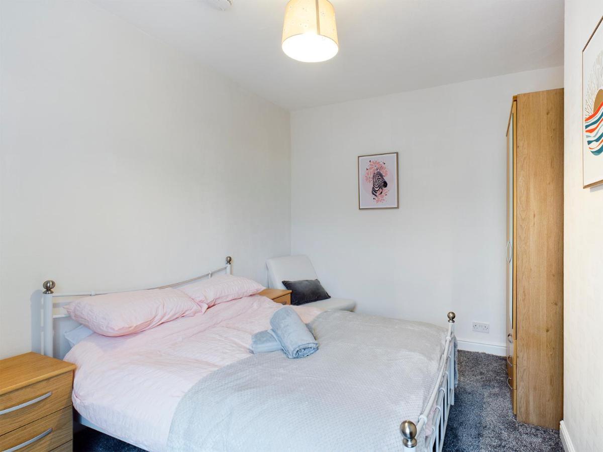 Cheerful 3 Bedroom Home With Free Parking And Wifi チェスター エクステリア 写真