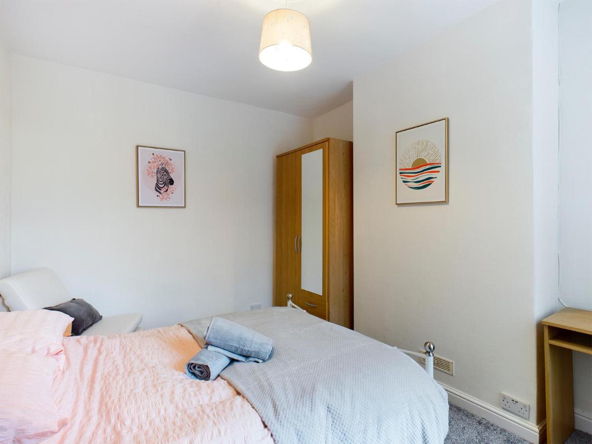 Cheerful 3 Bedroom Home With Free Parking And Wifi チェスター エクステリア 写真