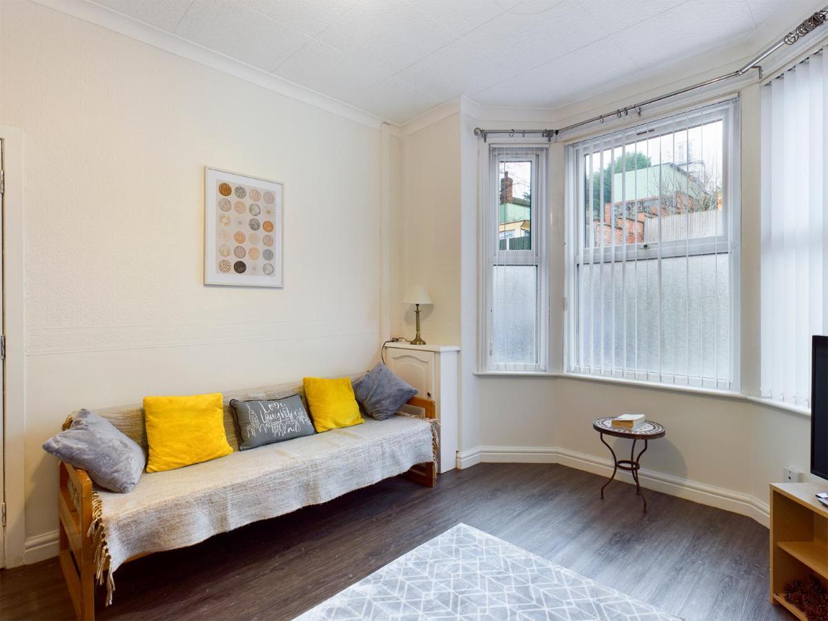Cheerful 3 Bedroom Home With Free Parking And Wifi チェスター エクステリア 写真