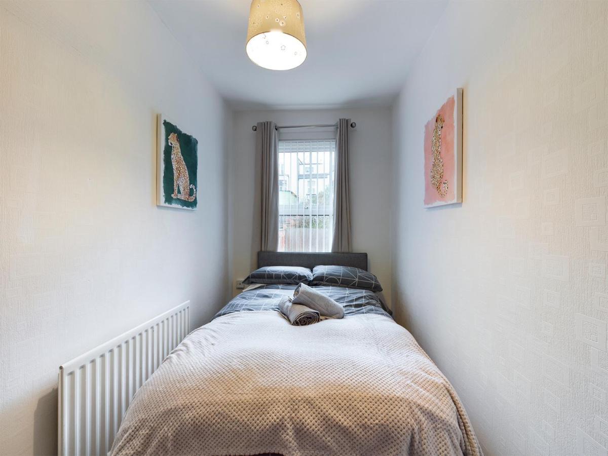 Cheerful 3 Bedroom Home With Free Parking And Wifi チェスター エクステリア 写真