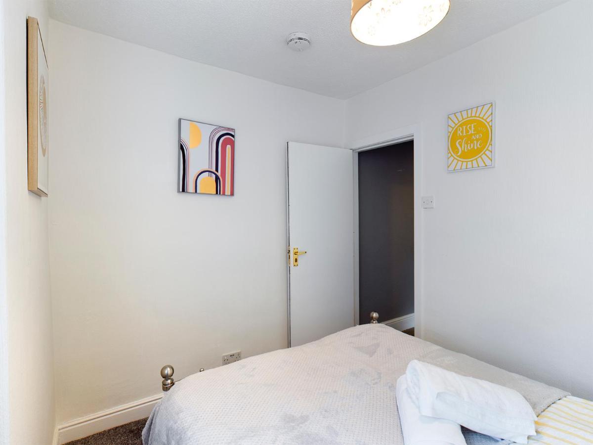Cheerful 3 Bedroom Home With Free Parking And Wifi チェスター エクステリア 写真