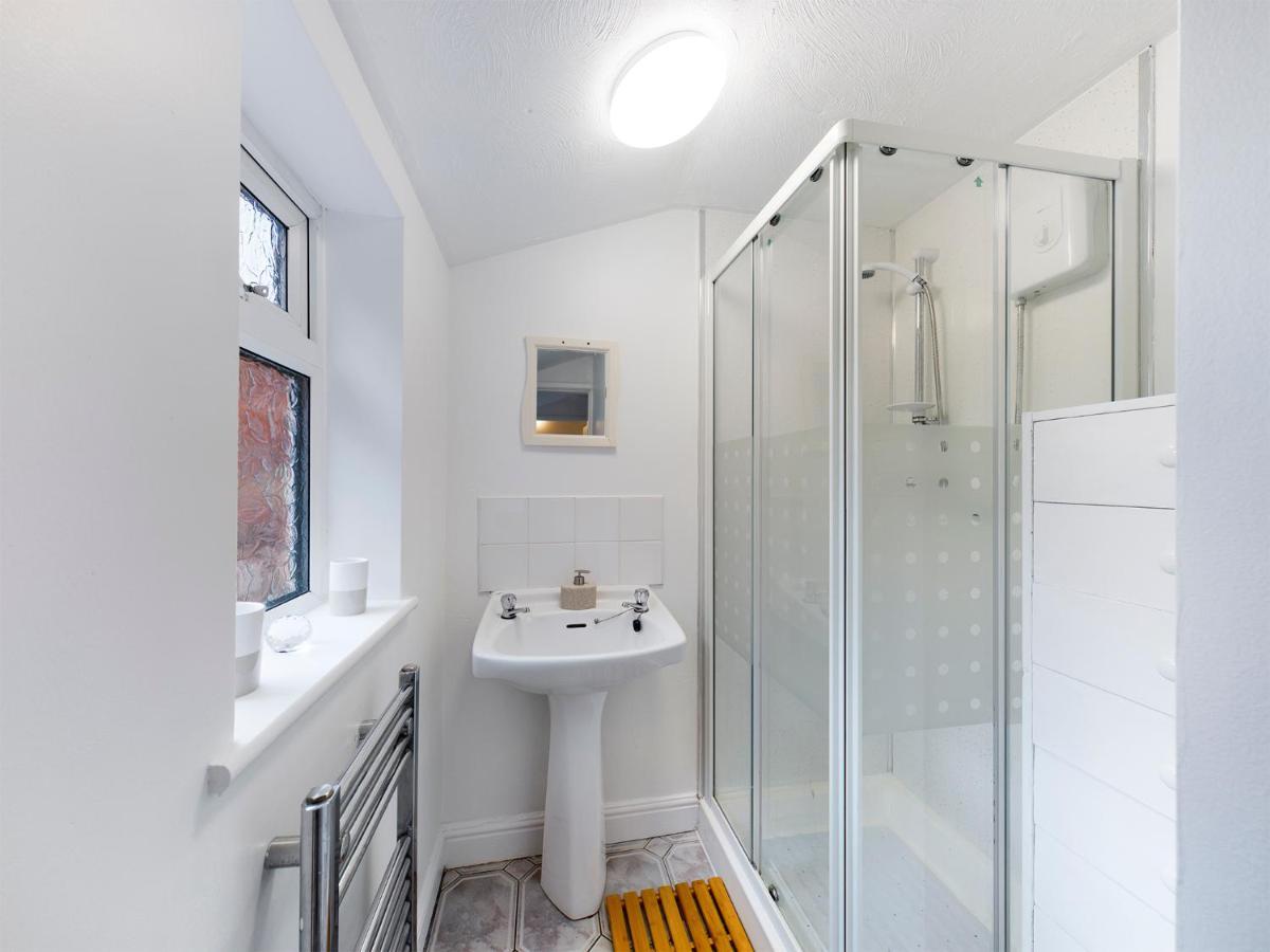 Cheerful 3 Bedroom Home With Free Parking And Wifi チェスター エクステリア 写真