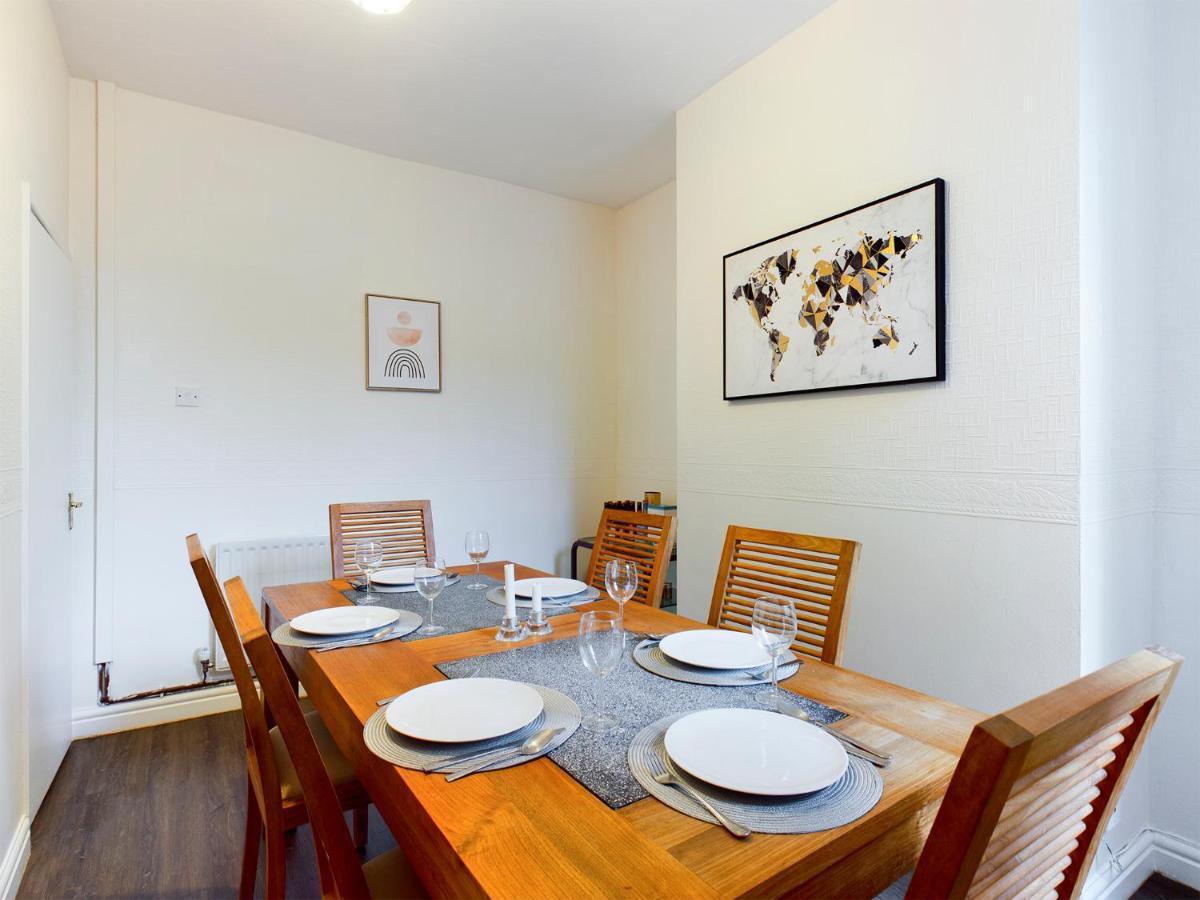 Cheerful 3 Bedroom Home With Free Parking And Wifi チェスター エクステリア 写真